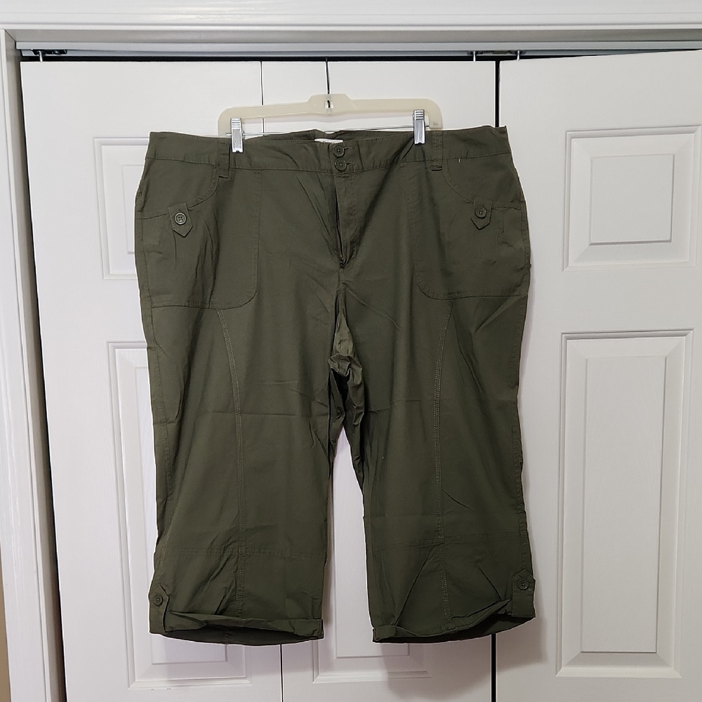 Cato Dark Green Women's Capris